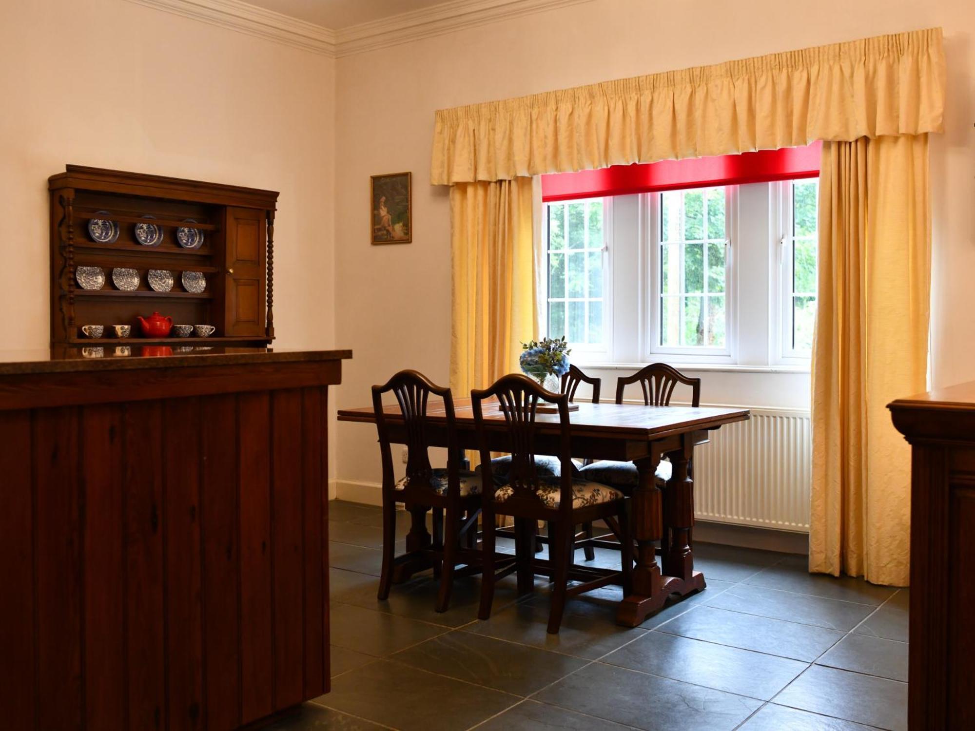 Cloncaird Castle Estate Cottages Maybole Ruang foto